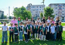 „Instigare la lectură”. Parcul Central din orașul Năvodari a fost, miercuri, plin de culoare și entuziasm